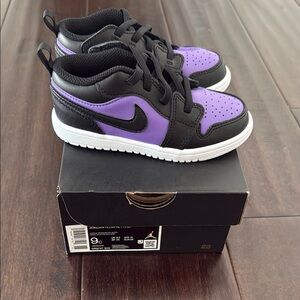 New Nike Jordan 1 Low Alt TD Sneakers in purple venom/black